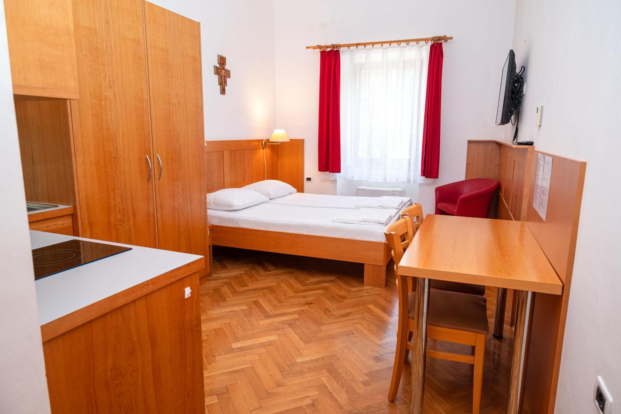 Hostel Sveta Ana Koper Exterior photo